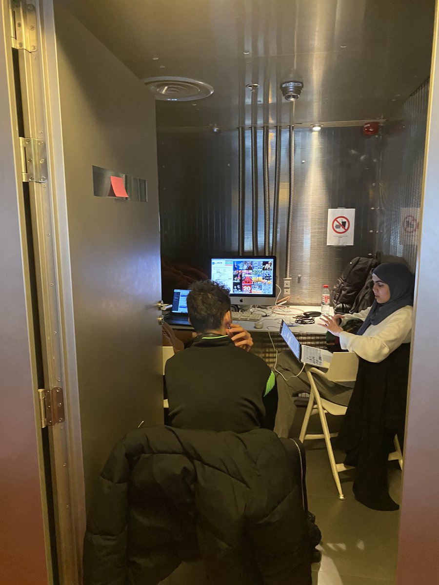 Inatheque1's tweet image. J3 #Datasprint #Sports et #Medias @EURArTeC @ParisLumieres @Inatheque1, faire parler les données après que les questionnements et hypothèses ont été formulés🔍🧐 👏🏻👏🏻