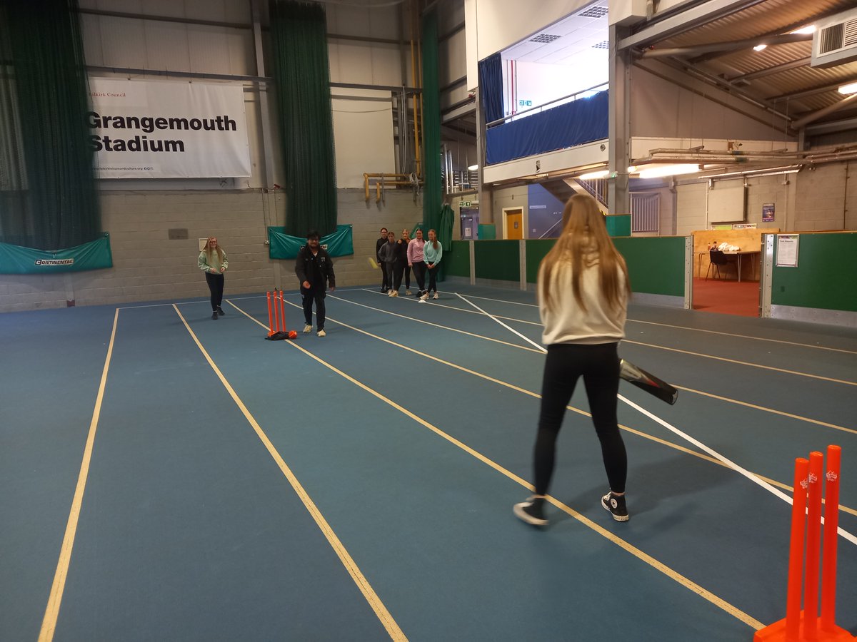 ASC_Lisa's tweet photo. 📢International Women's Day📢
Sun shining on #EmbraceEquity
🏫A great day with 50 girls from across 5 schools. 
🏅Local sports clubs supported the event
👧Falkirk Girls Sport Forum Leading the workshop👏 

🚴‍♀️Thanks also to @Lejogmack for her inspiring talk on her world record. https://t.co/mPZp1KQstb