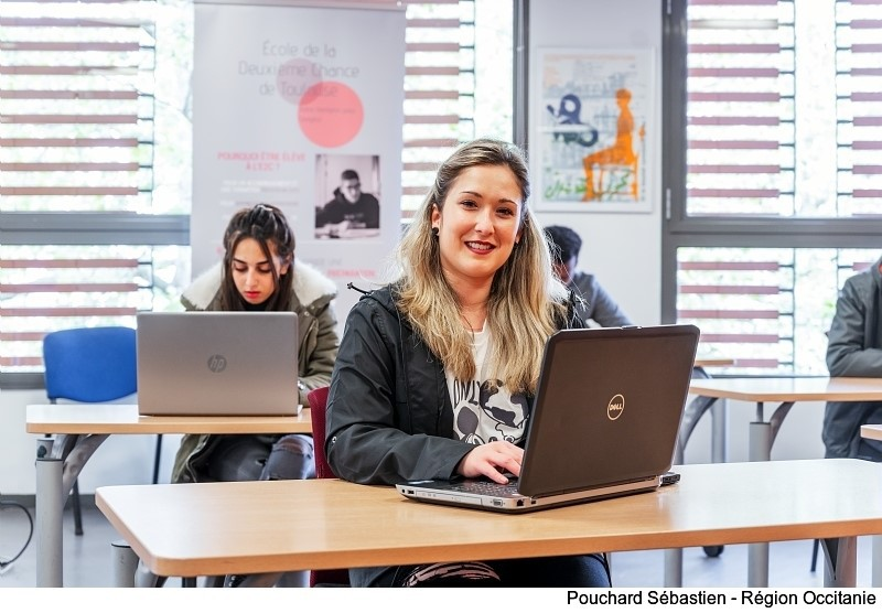 🚨 J-1 pour #Parcoursup !
Pour aider les #lycéens à faire leurs choix d'#orientation, la #Région met à disposition les guides #IDMétiers 👍
L'outil idéal pour découvrir l'ensemble des #métiers, les #formations et la liste des #établissements : meformerenregion.fr/guides
