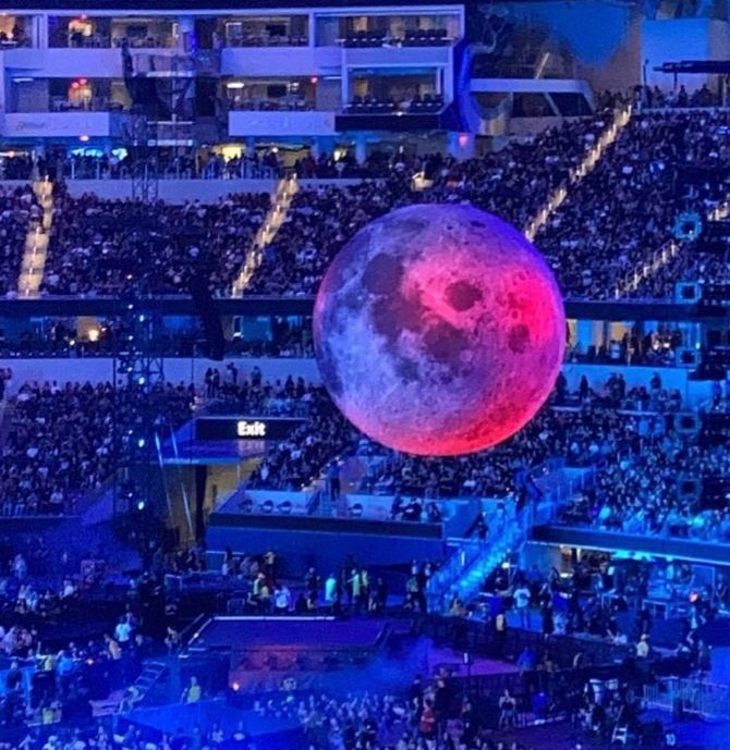 RhaenyraXO's tweet photo. After Hours Til Dawn Tour,beautiful moon.. https://t.co/N7xM2Hu2gt