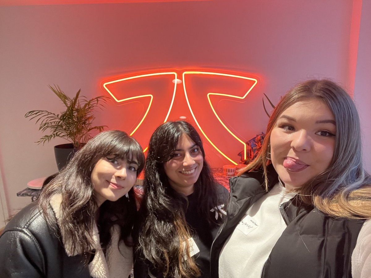 Happy International Women’s Day to all the amazing women out there 😊 ✨

Thank you <a href="/FNATIC/">FNATIC</a> for a lovely event ❤️ spent the afternoon chatting away w lovely people