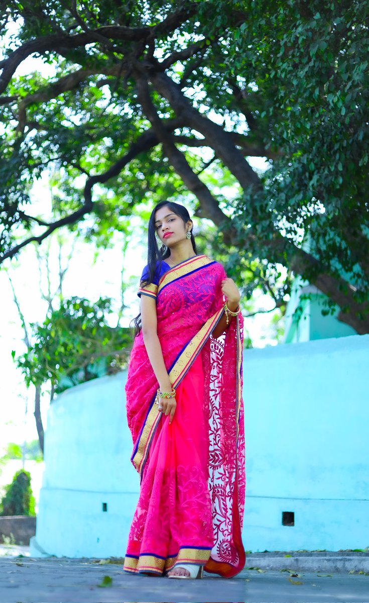 DashSain's tweet photo. Proper patola with Desi swag❤️🥰
.
.
.#Twitter #sainmonadash #sareegirl #sambalpurian #saree #sareelove #shoot https://t.co/AzlT1XMCQA