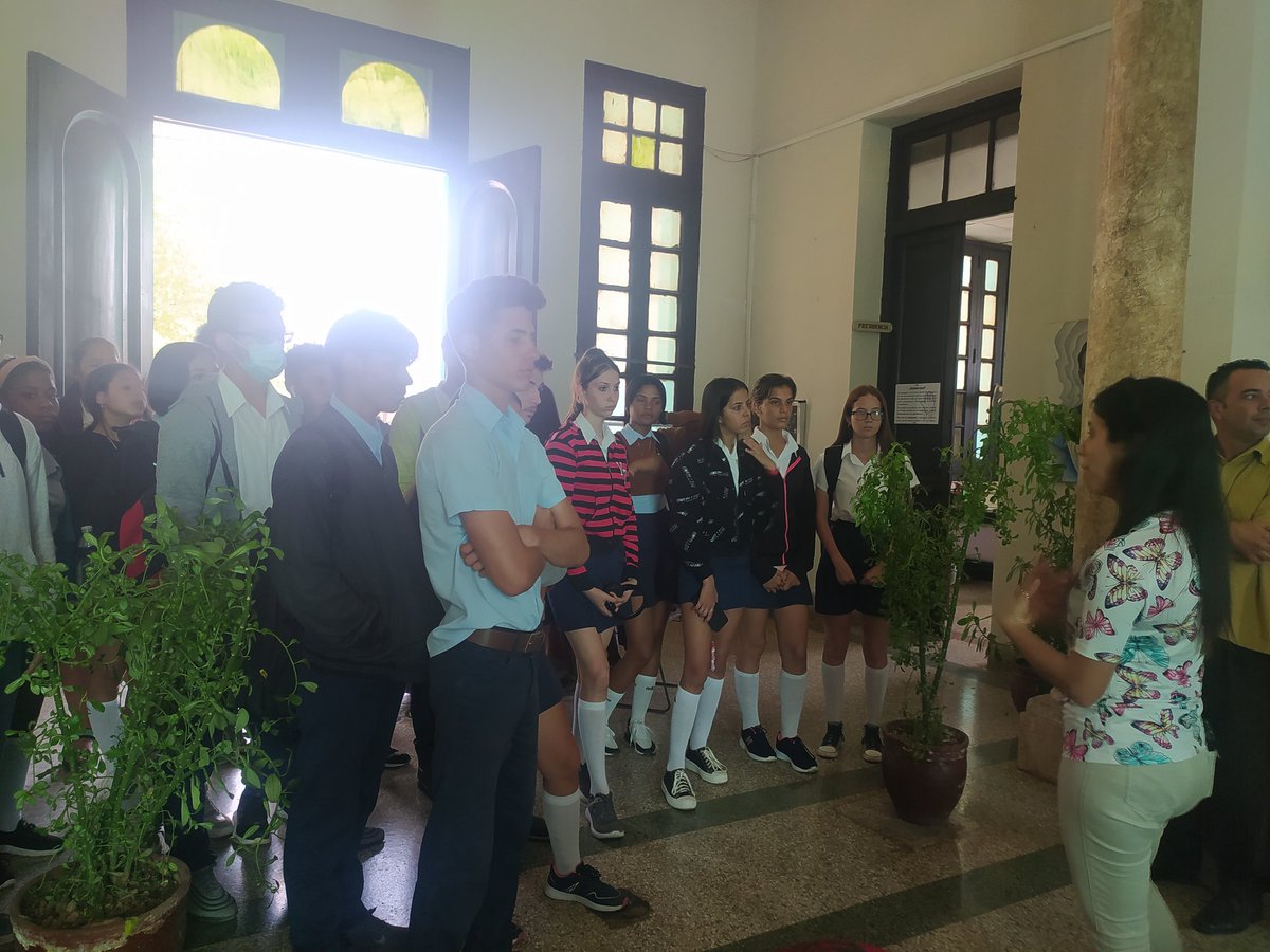 AmppGrande's tweet photo. 👉La Galería de Arte Municipial de #JagueyEnVictoria presenta la exposición "Oficio de Transformar" de el artista jagüeyense Troadio Rivero, se para los estudiantes de grupo 10mo 5 del IPU Félix Duque 🇨🇺💖. #Matanzas #MejorEsPosible #CubaEsCultura @LuzardoMagdiel @IvnMartnezIzqu1 https://t.co/ehvUkQnZxP