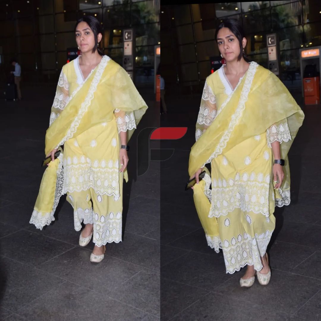 jyomrunal's tweet photo. Princess @mrunal0801 back to Mumbai clicked at Airport
Simple look makes more beautiful
Telugu fans waiting for you my love ๐
#MrunalThakur #beautiful #mumbai #mumbaiairport #gorgeous #simplelook #TeamMT #mrunalfans #girlscrush https://t.co/MTSFcdZ7Rk