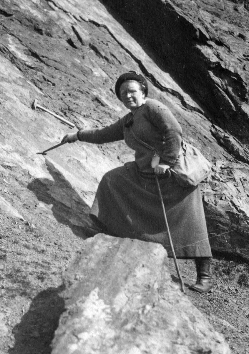 Gertrude Elles: the pioneering graptolite geologist in a woolly hat. Her career, achievements and personal reflections from her family and colleagues

Read free for a limited time on the Lyell Collection lyellcollection.org/doi/10.1144/SP…

#IWD #WomenInStem #IDW2023