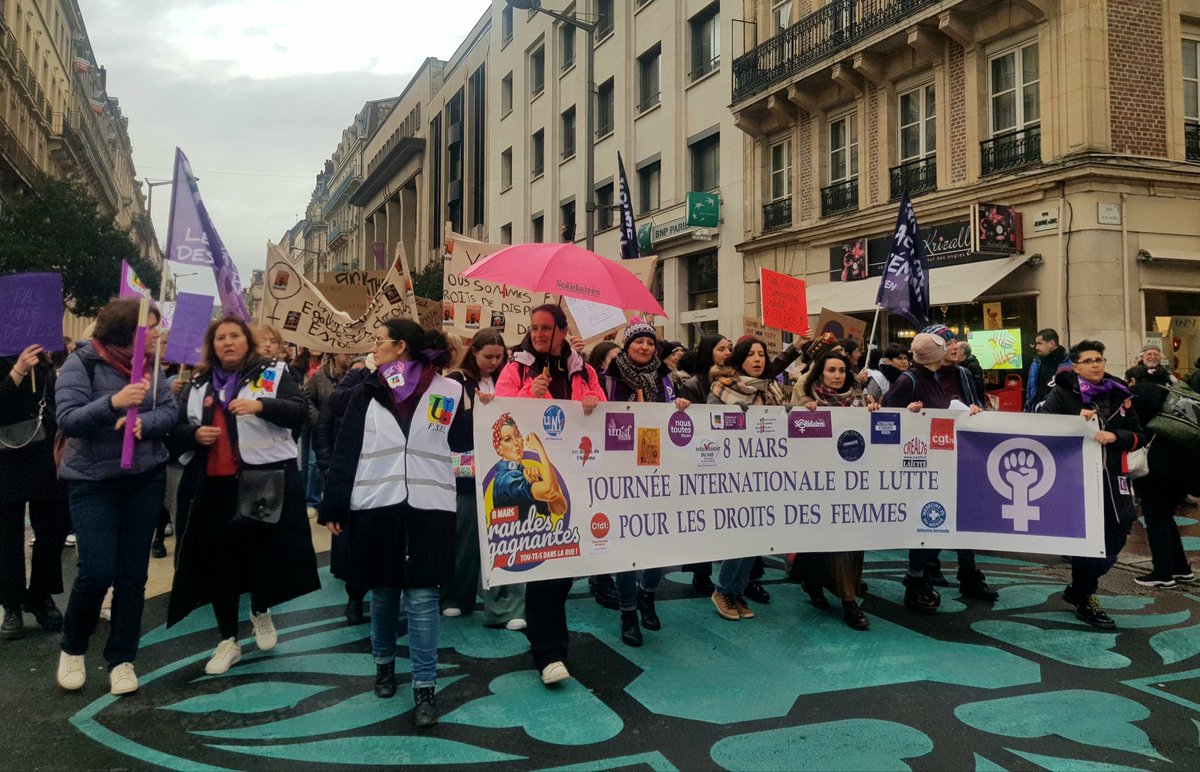 C'est parti pour la #Manif8mars à #Rouen ! #Greve8mars #grevefeministe