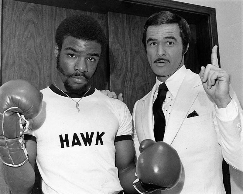 Boxer Andy “The Hawk” Price and manager Burt Reynolds. In the 70s, Reynolds, Ryan O’Neal, Robert Conrad, and Redd Foxx all invested in boxers (none of whom won a title). Photo: Theo Ehret. #18thandgrand #boxing #olympicauditorium #hollywood #hollywoodhistory #burtreynolds