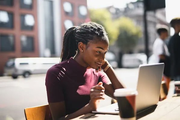 Why blogs lead to purchases - via @HubSpot [New Data] bit.ly/3F3VdI7