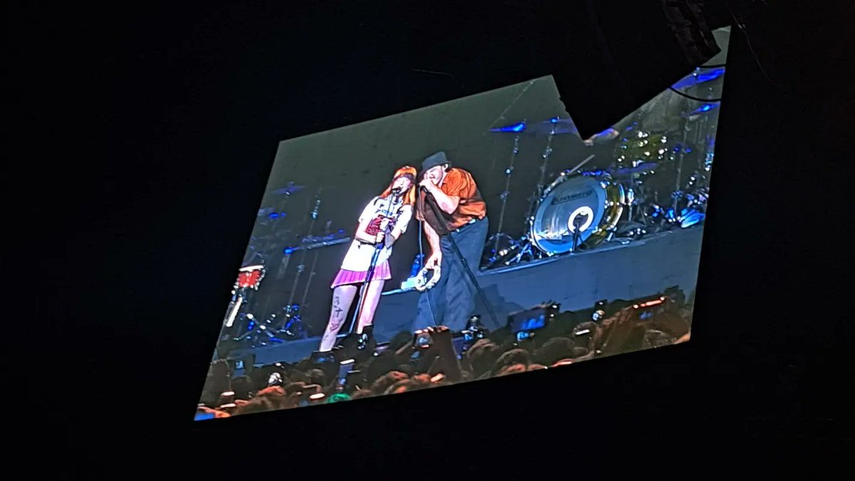 blackultraw's tweet photo. @paramore gracias por hacerme tan feliz https://t.co/GRIj2xhFhI