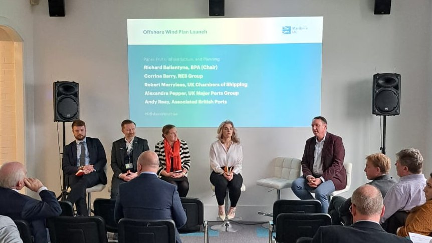 MaritimeUK's tweet photo. @richard_bpa chairs a panel session on Ports, Infrastructure and Planning - looking at the importance of reforming the planning system to enable green projects to be delivered more quickly. Some great questions coming in from our audience  #MaritimeUK #OffshoreWindPlan https://t.co/YDG5uCev68