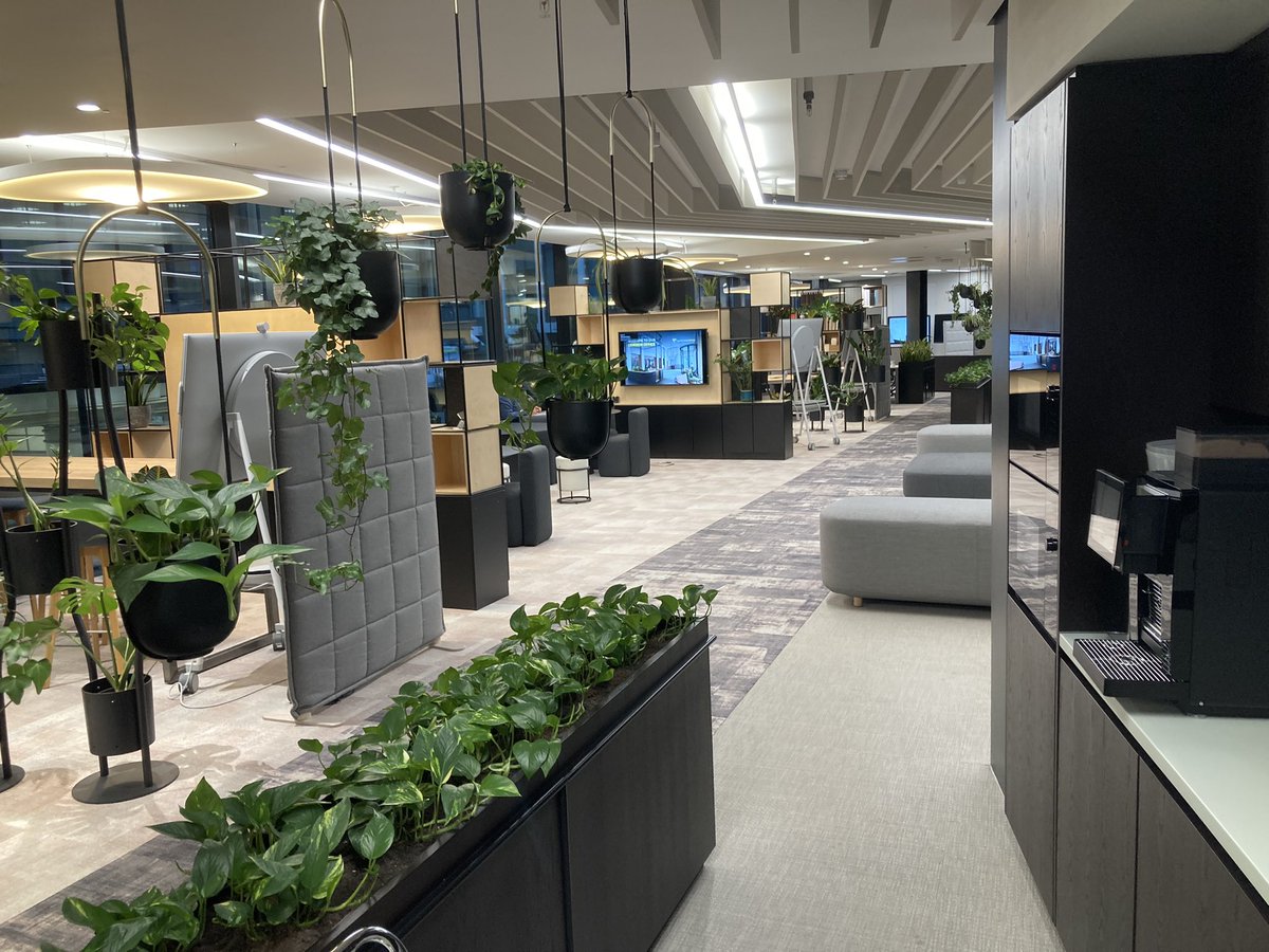 A lovely office to camp out in… thanks <a href="/weareWDI/">Willmott Dixon Interiors</a> #London <a href="/StrideTreglown/">Stride Treglown</a>