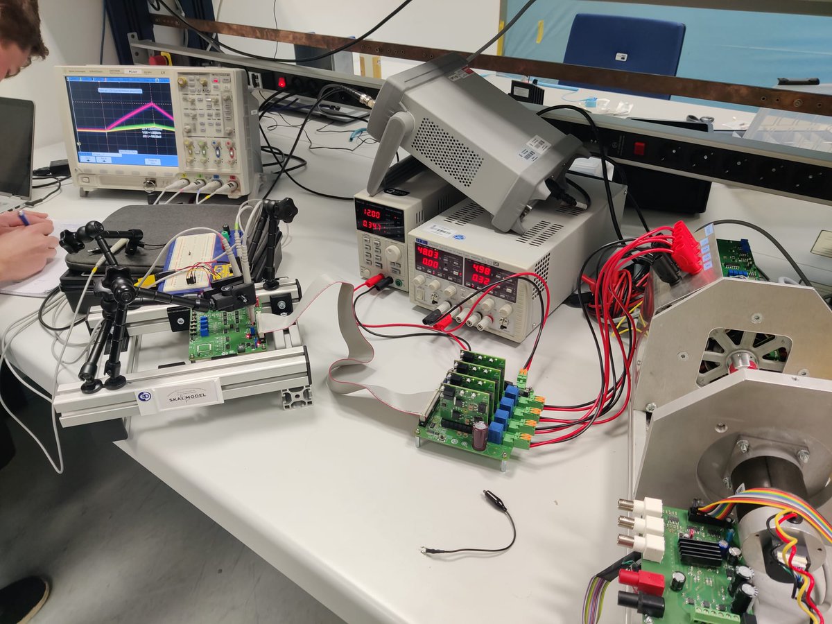 An extension of our <a href="/EDRT_RIDE/">Electronics & Drives - RIDE</a> to the <a href="/EDRT_iSCREAM/">Electronics & Drives - iSCREAM</a> ASIC is the automatic start of the SRM.
Therefore we have developed the StartUp process, which determines the position sensorless by feeding voltage pulses into the SRM.
<a href="/ElectronicsDrv/">E&D @ElectronicsAndDrives@mastodon.social</a> 
#PowerElectronics
#Microelectronics