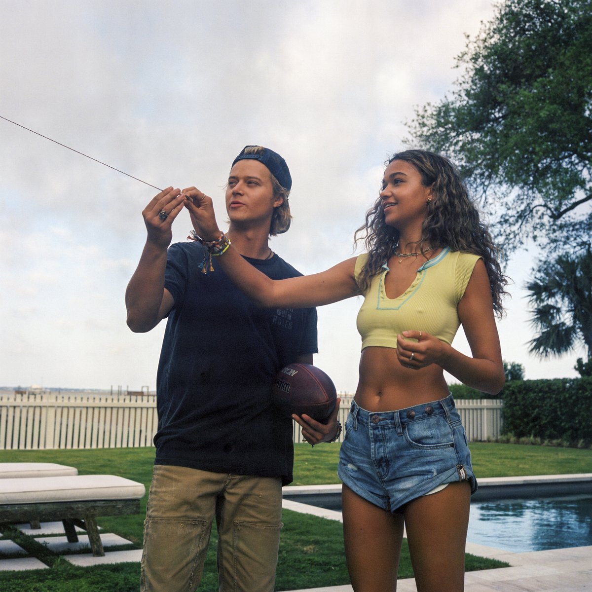 obxnetflix's tweet photo. i don't mind being a 7th wheel... https://t.co/DOHkaj6eRH