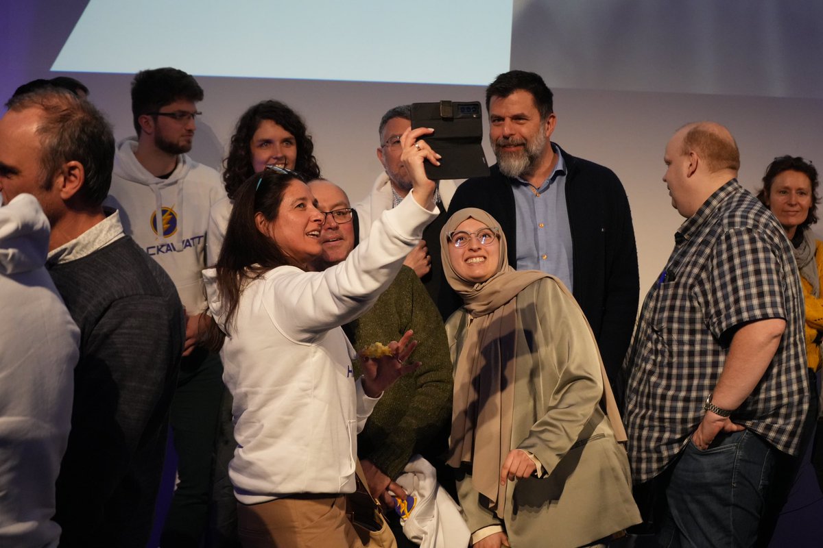 molengeek's tweet photo. FULL HOUSE aujourd’hui dans les Tours de Proximus pour le lancement du Hackathon :  Le HackaWatt 🔥

Aujourd’hui  les students de MolenGeek et les employés de @ProximusGroup se sont réuni pour le début du HackaWatt😁 https://t.co/0m7krP4AtA