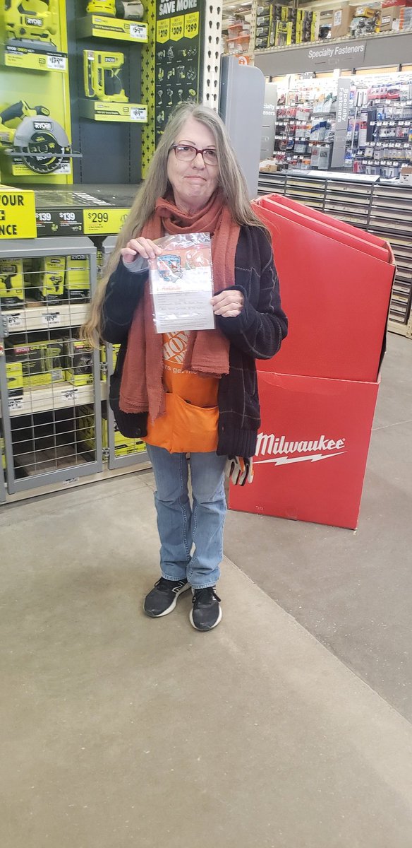 Congrats to our Head Cashier, Kim! She is our cashier of the month. Great job, all your hard work is much appreciated! @TarikWiles <a href="/KimGoldhardt187/">Kim Goldhardt</a>
