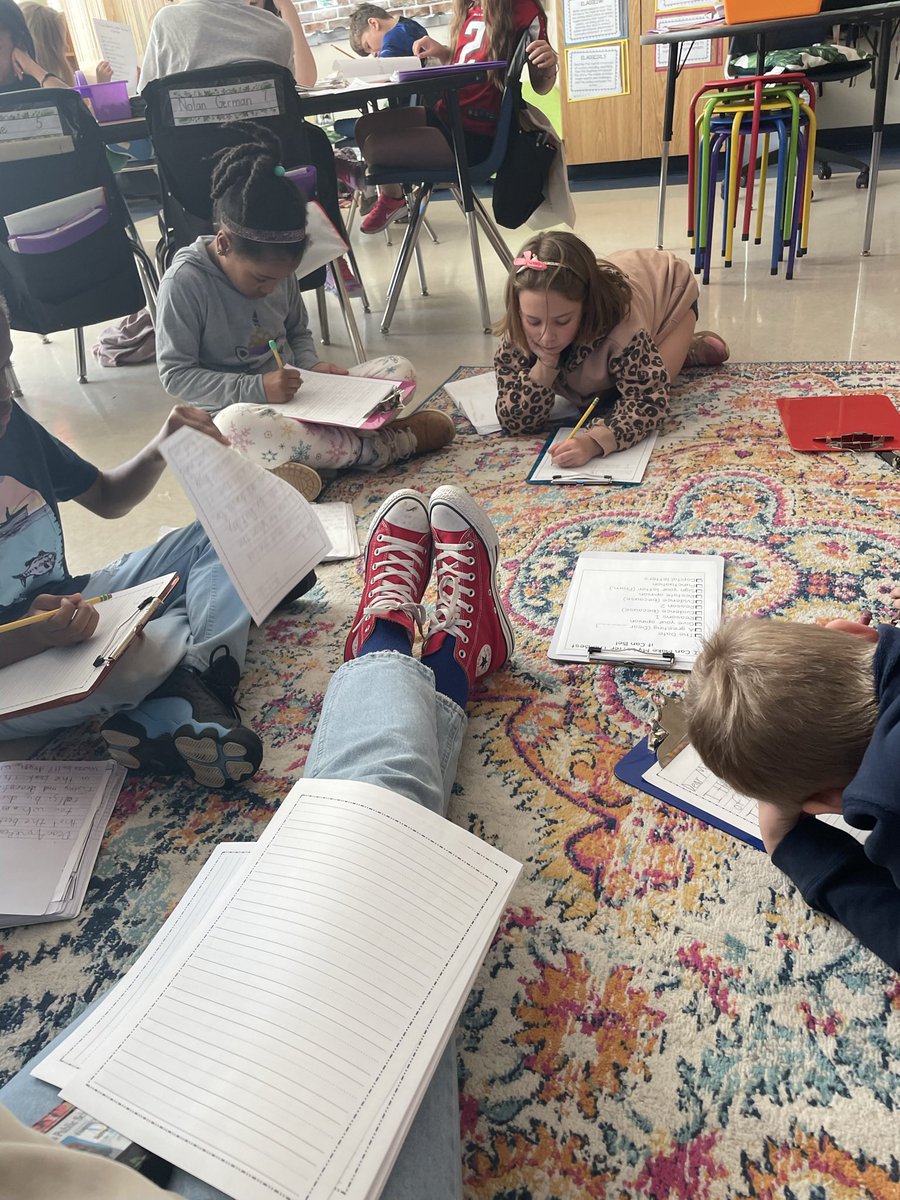 These second grade dragons are working hard in their small group! Love the calm in this classroom. 😌📝🐉