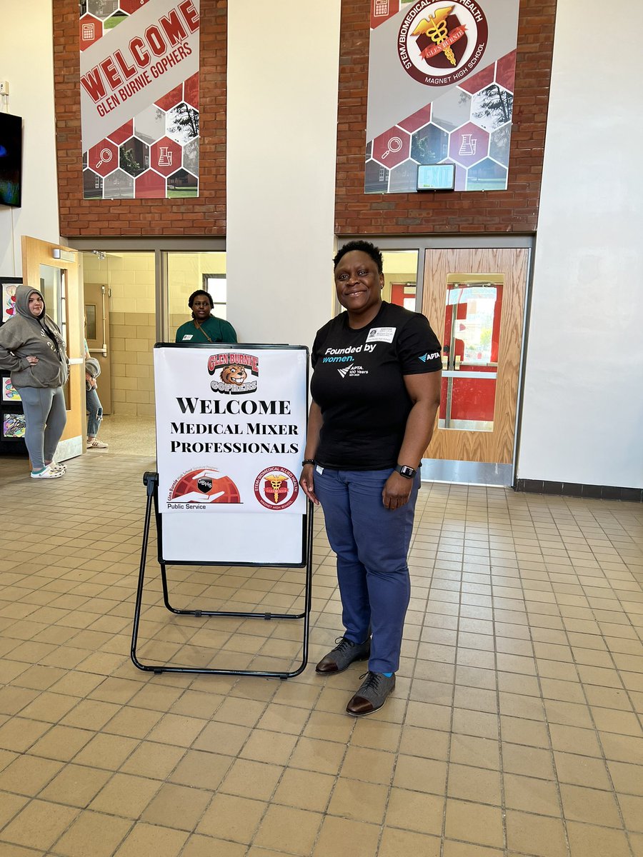 Viviana_Muci's tweet image. Rejection tests whether you’re serious about your dream. If I’d given up after multiple failed NPTE I wouldn’t be where I am today. #medicalmixer with #dptstudent and newly elected Director Of Community Laison Clarisse Labor @APTAofMaryland @APTAtweets #WomensDay #WomensDay2023