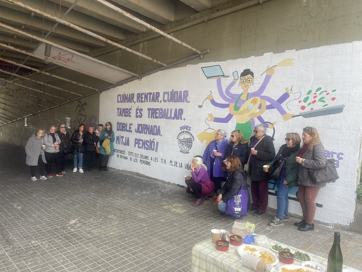 MPensionistabdn's tweet photo. Gràcies a totes per participar a la presentació de l’obra mural que avui hem presentat les dones del Moviment Pensionista de #Badalona
#8M23
#8MEssencials
#8MEsenciales
#8MBdn https://t.co/XY4WMtFVhd