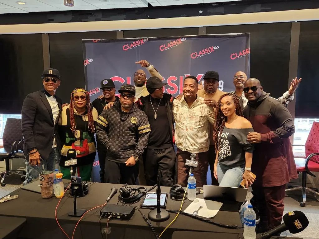 Major thanks to the team at the @RSMSRadio Morning Show for having #NewEdition in the building❗️

Drop a 👊 if you tuned in to this convo! & Don't forget to get your tickets! TOUR KICKS OFF TOMORROW!!

rickeysmileymorningshow.com/playlist/new-e…