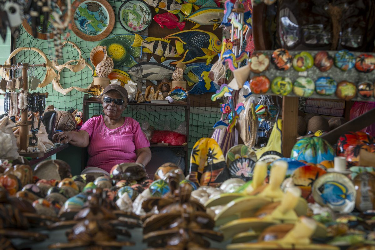 visitseychelles's tweet photo. #HappyWomensDay from the #SeychellesIslands 🤗 Check out some fun facts about women in #Seychelles 👇
🔸Women enjoy the same legal, political, economic, and social rights as men in the Seychelles
🔸Seychellois society is essentially matriarchal

Do you know any other #funfacts? https://t.co/zHpKi9hHXx