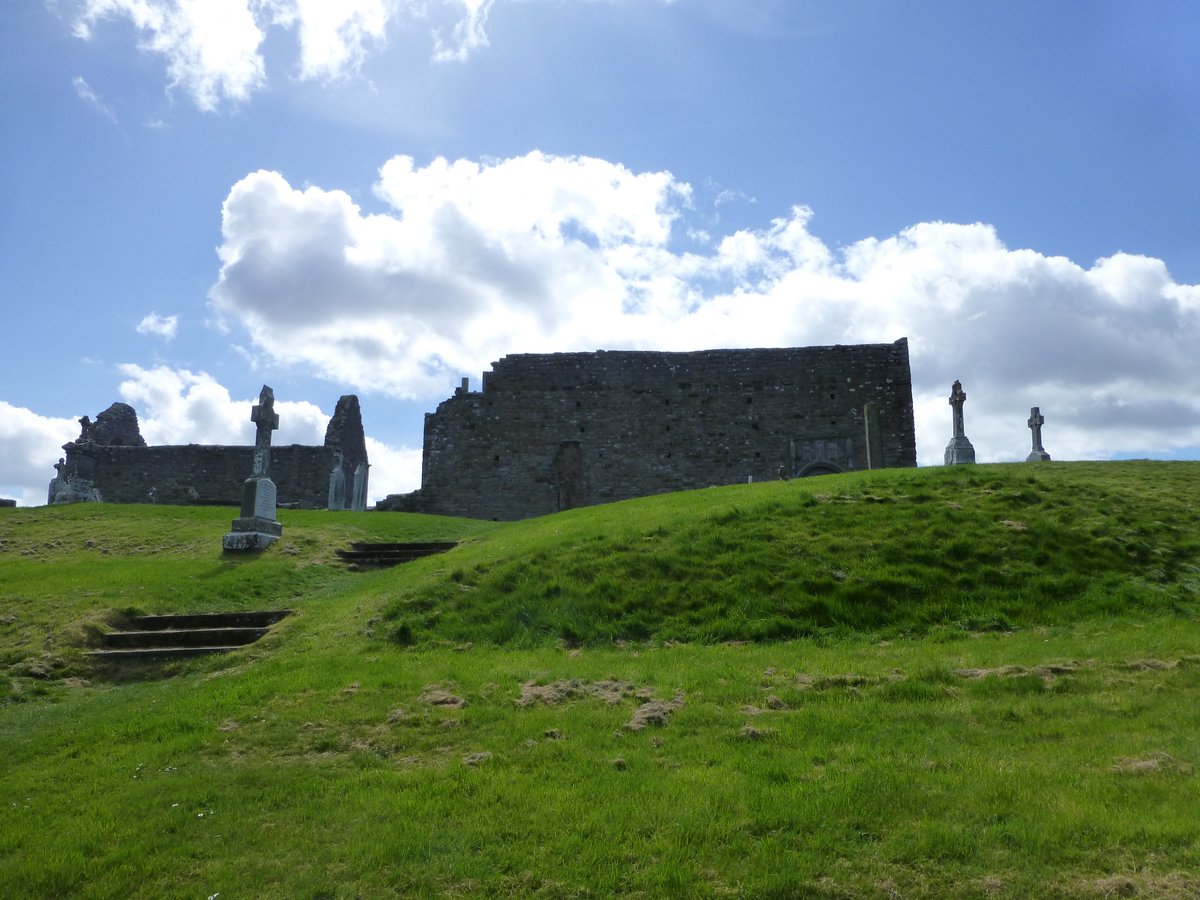 rsamuelsonb1's tweet photo. More pictures of #Ireland in the run up to #stpatricksday2023. The ast three photos are of #Clonmacnois...I assume the church photo is nearby, but I have since forgotten! https://t.co/qsebaVFYnH
