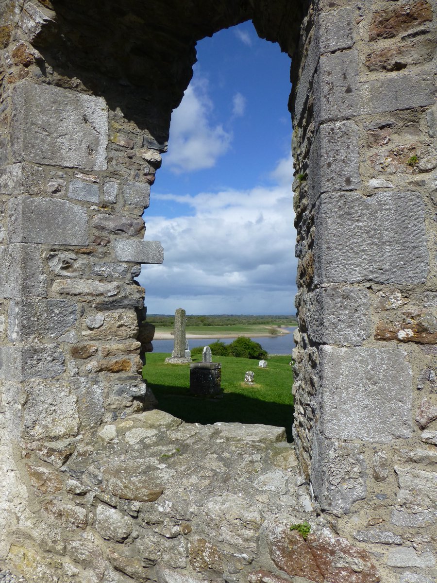rsamuelsonb1's tweet photo. More pictures of #Ireland in the run up to #stpatricksday2023. The ast three photos are of #Clonmacnois...I assume the church photo is nearby, but I have since forgotten! https://t.co/qsebaVFYnH