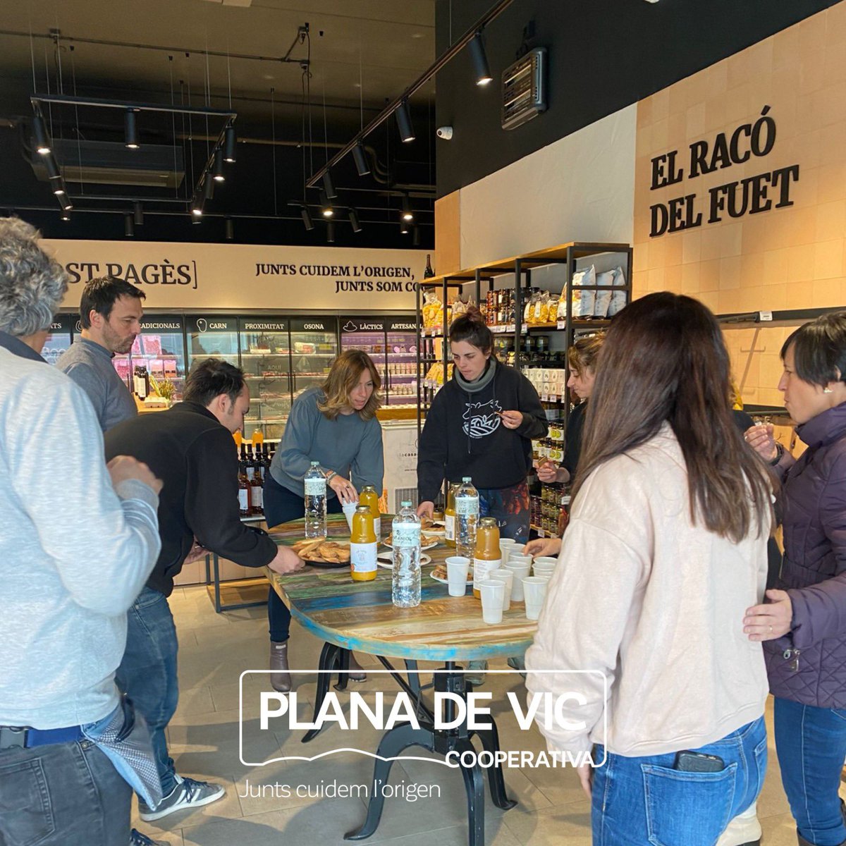 Avui #8m algunes dones de la Cooperativa Plana de Vic ens hem pogut reunir i celebrar els èxits de les dones de la nostra empresa i del nostre sector. 

Volem agrair a totes elles per la dedicació, el talent i el lideratge. Junts, fem més Cooperativa