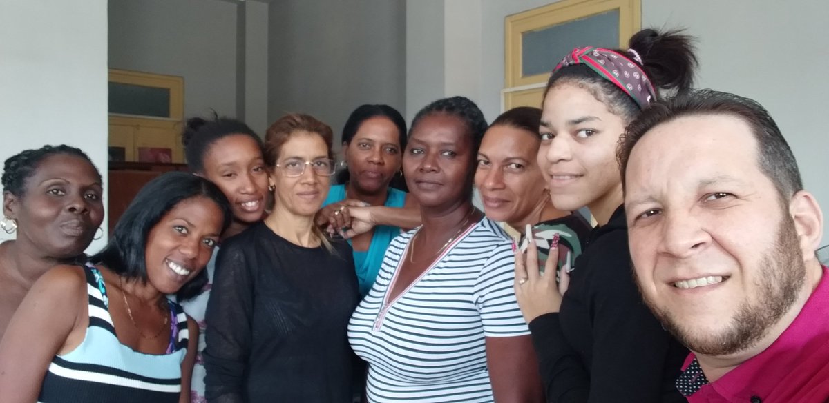 🌹 Las #Mujeres con las que trabajo son mi gran tesoro: de ellas he aprendido a conjugar los sacrificios de la actividad judicial con el placer de contar siempre con su inteligencia, su tenacidad y grandeza. Son mi talisman 💎!!
#Cuba #DiaInternacionalDeLaMujer #SantiagodeCuba