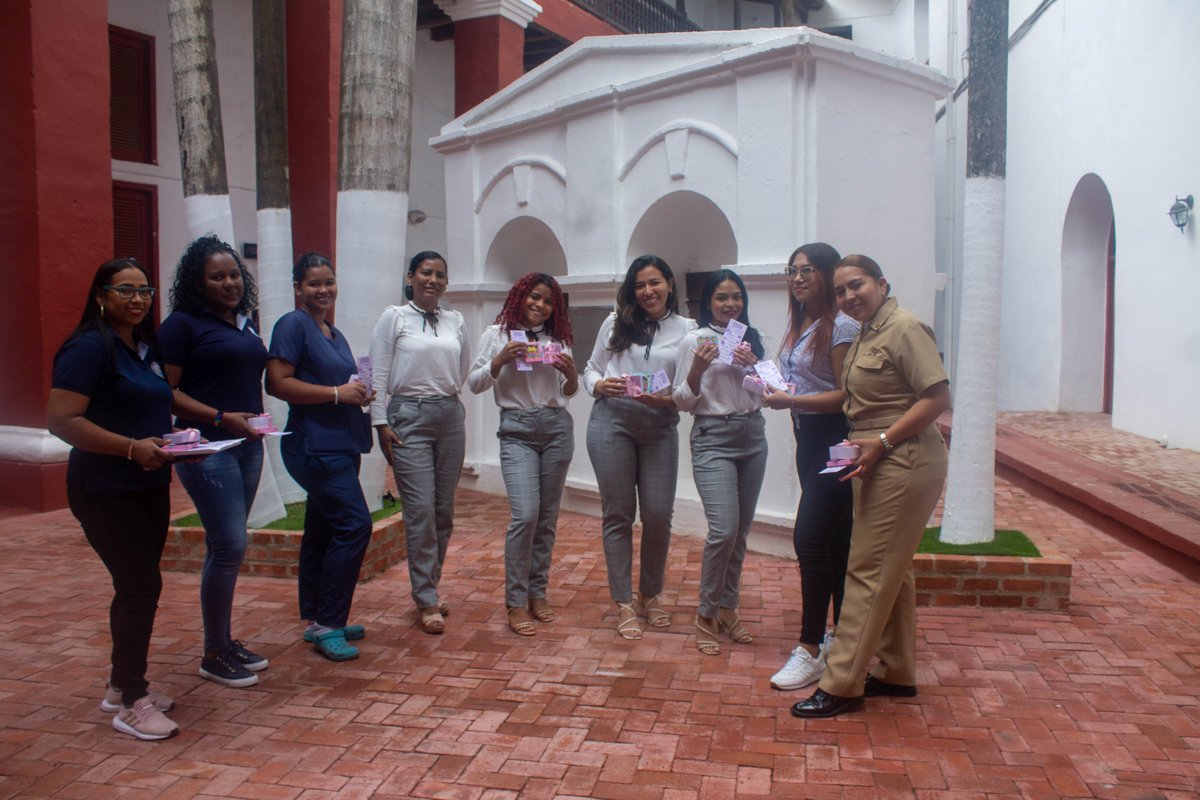 Museo_NavalCart's tweet photo. #Diainternacionaldelamujer♀️💓
Las ✨mujeres✨ emprendedoras, valientes, apasionadas y luchadoras del #MuseoNavaldelCaribe💜 recibieron con sonrisas y gran interés el taller de automaquillaje dirijido por  @bustillo_marcela.  

#8M #museonavaldelcaribe https://t.co/wI28nRsOff
