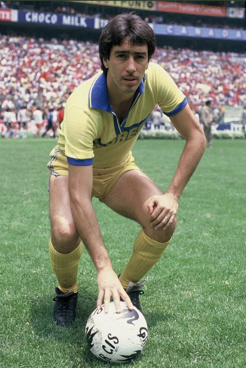 axelsolisrmz's tweet photo. A un año del fallecimiento del Jefe #TomasBoy lo recordamos con cariño !
Sin duda el mejor jugador en la historia de @TigresOficial
#Tigres
#ElJefe
@miseleccionmx https://t.co/DI5k8wG27l