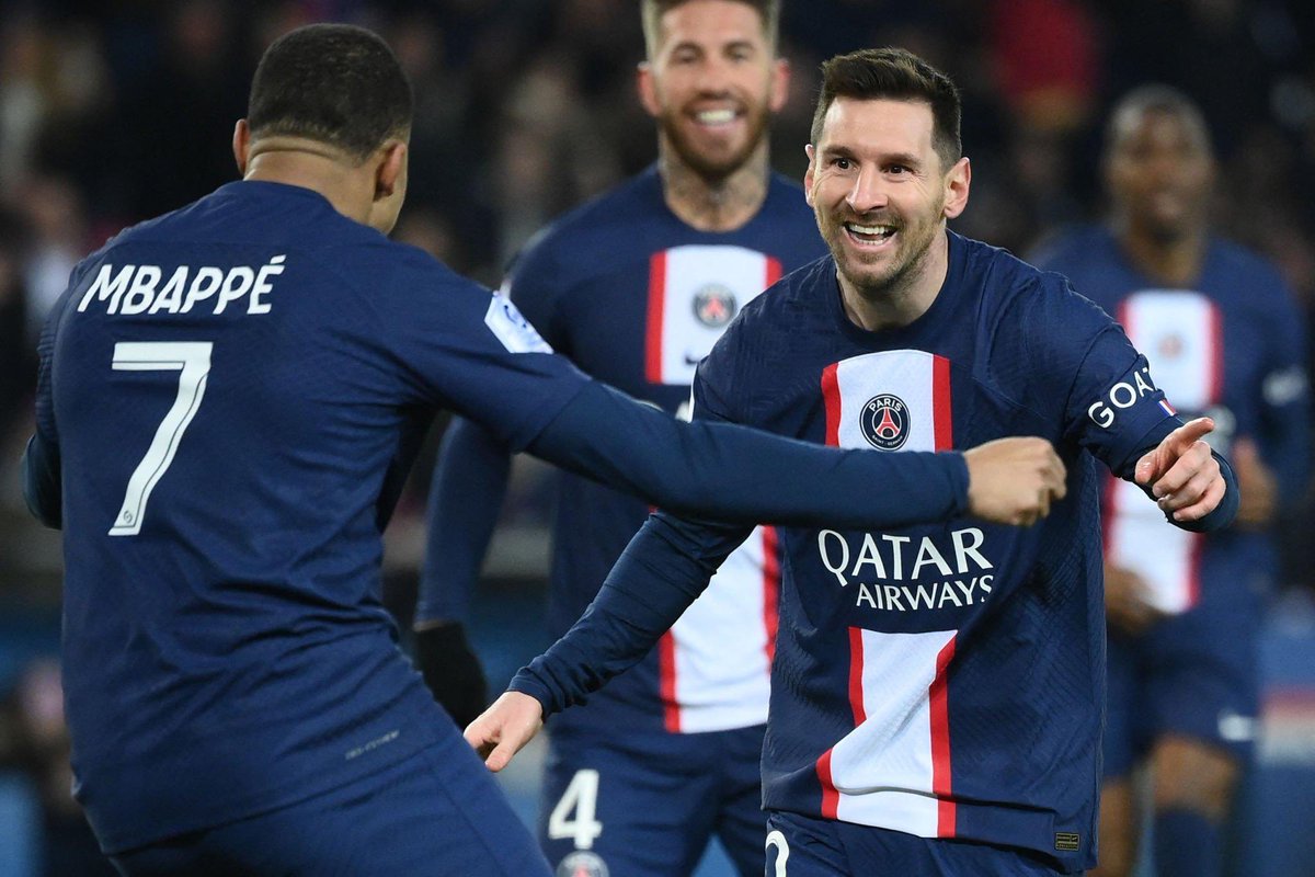 📊 | Paris Saint-Germain when Leo Messi &amp; Kylian Mbappe play together:

12 Wins ✅
3 Draws
0 Loss ❌

REMONTADAAA🔜 ALLEZ PARIS ❤️💙