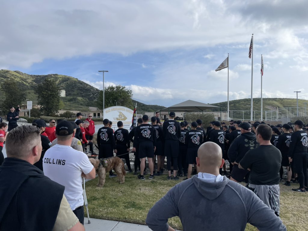 SBCSDebachman's tweet photo. Several of us from @VictorvillePD joined @SBCSDAcademy Class 230 on their #AlumniRun this morning. Congrats to all the men and women starting their careers as crimefighters. @SBCSDsfisk gave them a congratulatory motivational speech. Shout out @SBCSD_SED was out in full support! https://t.co/CGDmh0Qi27