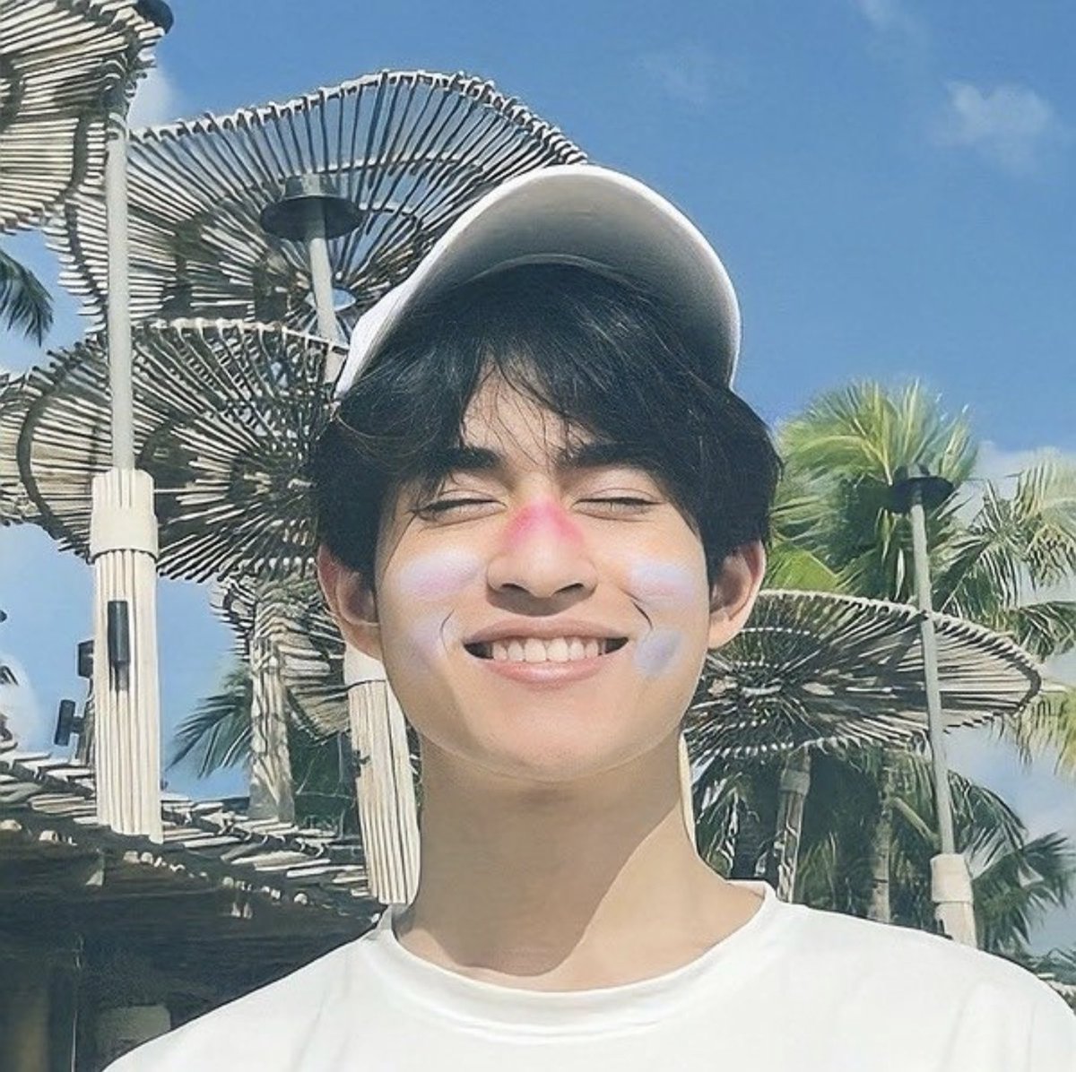 JeffBarcode_FR's tweet photo. I don't understand why his private life bothers some people 🥺
#BarcodeWeLoveYou
#barcodetin #dearjeffcode https://t.co/F7BZ271nqh
