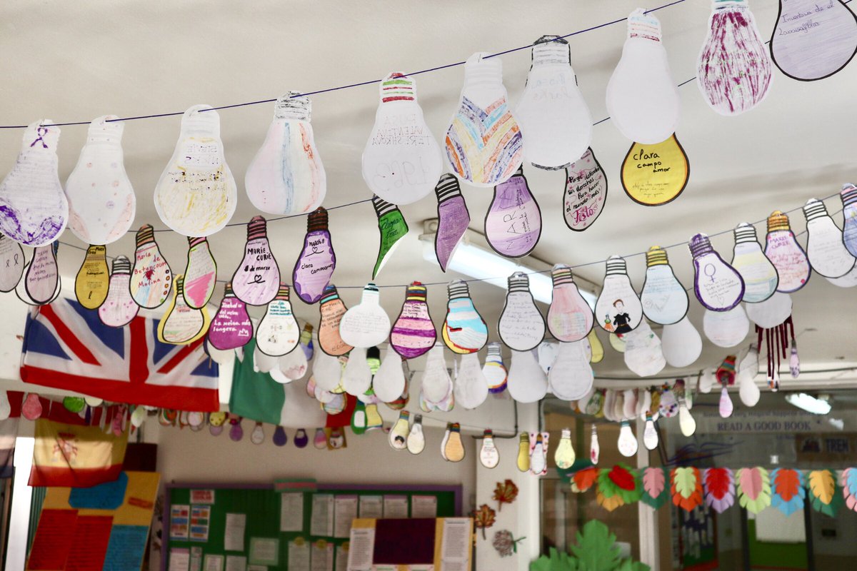 CeipPepeDamaso's tweet photo. 8 de marzo: “Día Internacional de la Mujer” 💜💜💜💜
En el CEIP Pepe Dámaso nos visitan Mujeres con MAYÚSCULAS, Mujeres BRILLANTES 💡💡💡💡💡💡 https://t.co/vSZ7KeD8aK