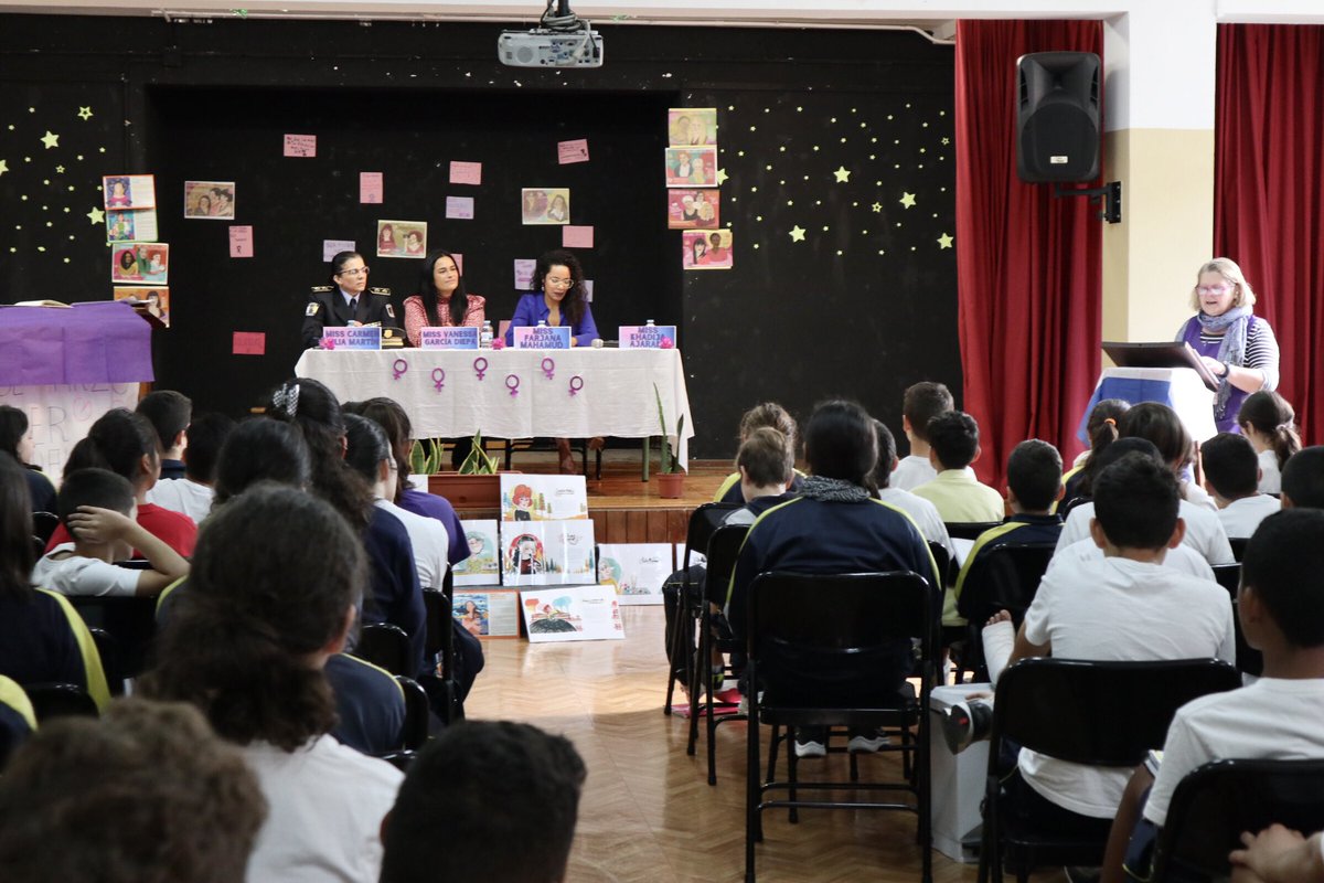 CeipPepeDamaso's tweet photo. 8 de marzo: “Día Internacional de la Mujer” 💜💜💜💜
En el CEIP Pepe Dámaso nos visitan Mujeres con MAYÚSCULAS, Mujeres BRILLANTES 💡💡💡💡💡💡 https://t.co/vSZ7KeD8aK