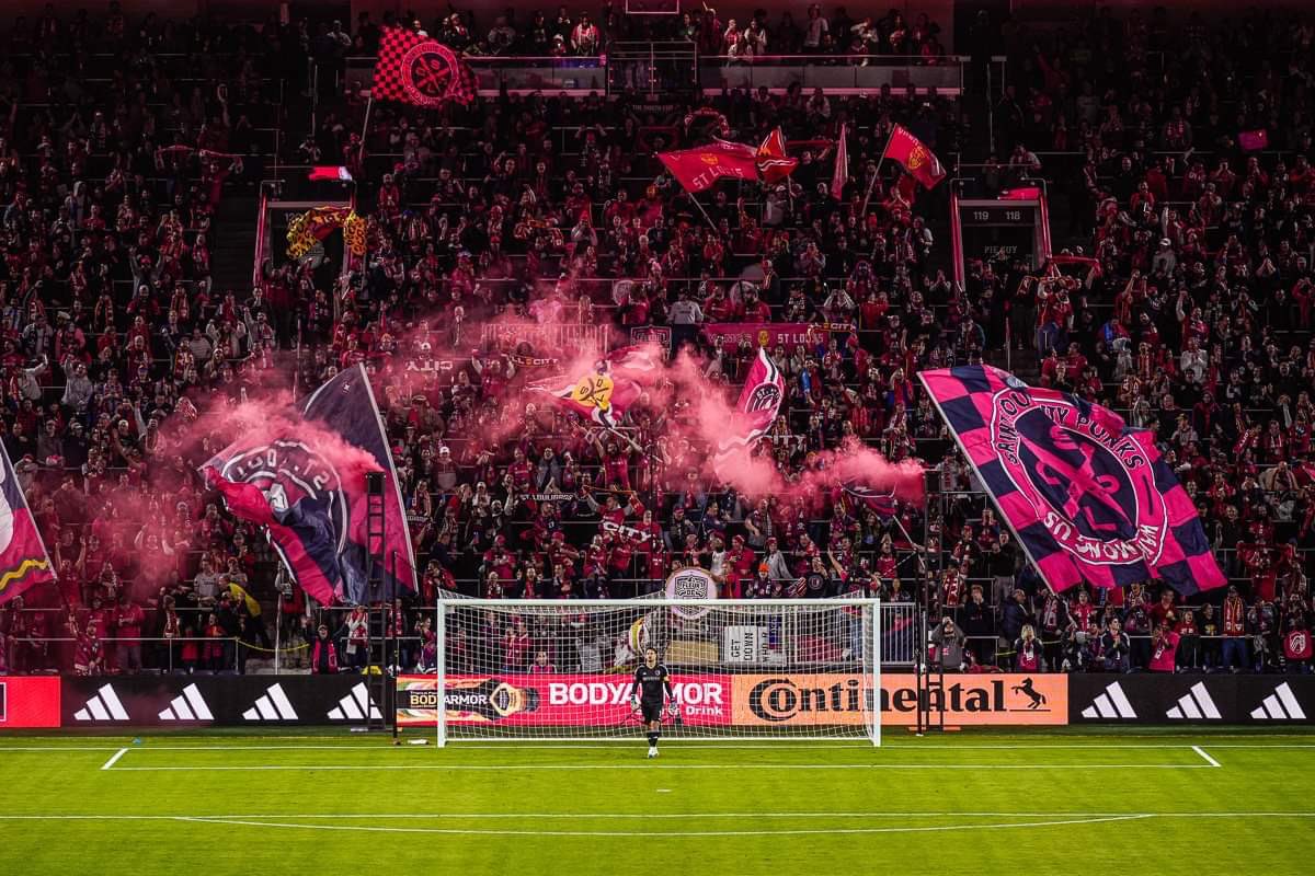 A great photo from Saturday night. Been wanting to share it but finally found the photographer so we could give credit. Awesome shot by <a href="/KevinARoberts/">Kevin A. Roberts</a> from <a href="/stlmag/">St. Louis Magazine</a>. 

#AllForCity