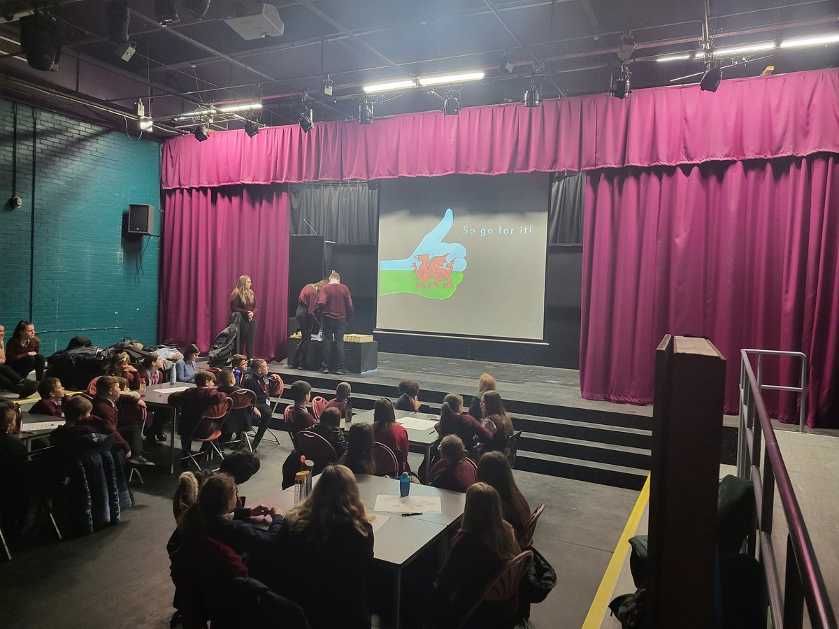 LanguagesFhs's tweet photo. Productive morning working with the Criwiau Cymraeg from  @YsgolGwynedd @YsgolMerllyn and @cornistpark on the benefits of learning Welsh. Da iawn pawb! 👏🏻🏴󠁧󠁢󠁷󠁬󠁳󠁿 @flinthigh https://t.co/e04yKhxpX2
