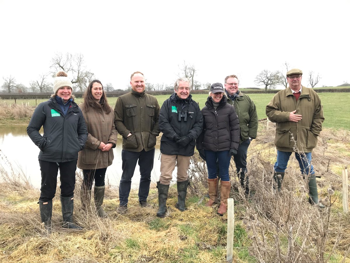 NFU President <a href="/Minette_Batters/">minette batters</a> &amp; DG <a href="/terry_NFU/">Terry Jones</a> hosted <a href="/NaturalEngland/">Natural England</a> Chair <a href="/TonyJuniper/">Tony Juniper</a> &amp; CEO <a href="/MarianSpain/">Marian Spain</a> today with <a href="/English_Farmer/">Oli Lee</a> in Leicestershire, to discuss food security, nature, carbon &amp; approaches toward good outcomes through successful &amp; sustainable farm businesses 👏