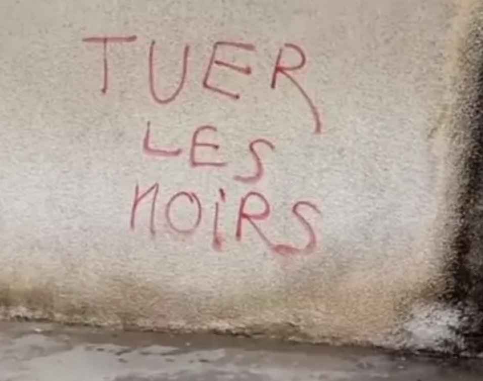 [Thread] Dans un discours du 21février,  le président tunisien Kais Saied affirmait que la présence en #Tunisie de « hordes » d’immigrés provenant d’Afrique subsaharienne était source de « violence et de crimes » et visait à « changer la composition démographique » du pays. 
1/5