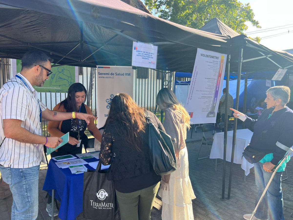 SeremiSaludRM's tweet photo. Hoy en @DPPCordillera nuestro equipo de salud mental estuvo en la feria de servicios junto al equipo de Salud Mental del #SSMSO en conmemoración del #8M, #ChileParaTodas https://t.co/XqWTWKDy8Y