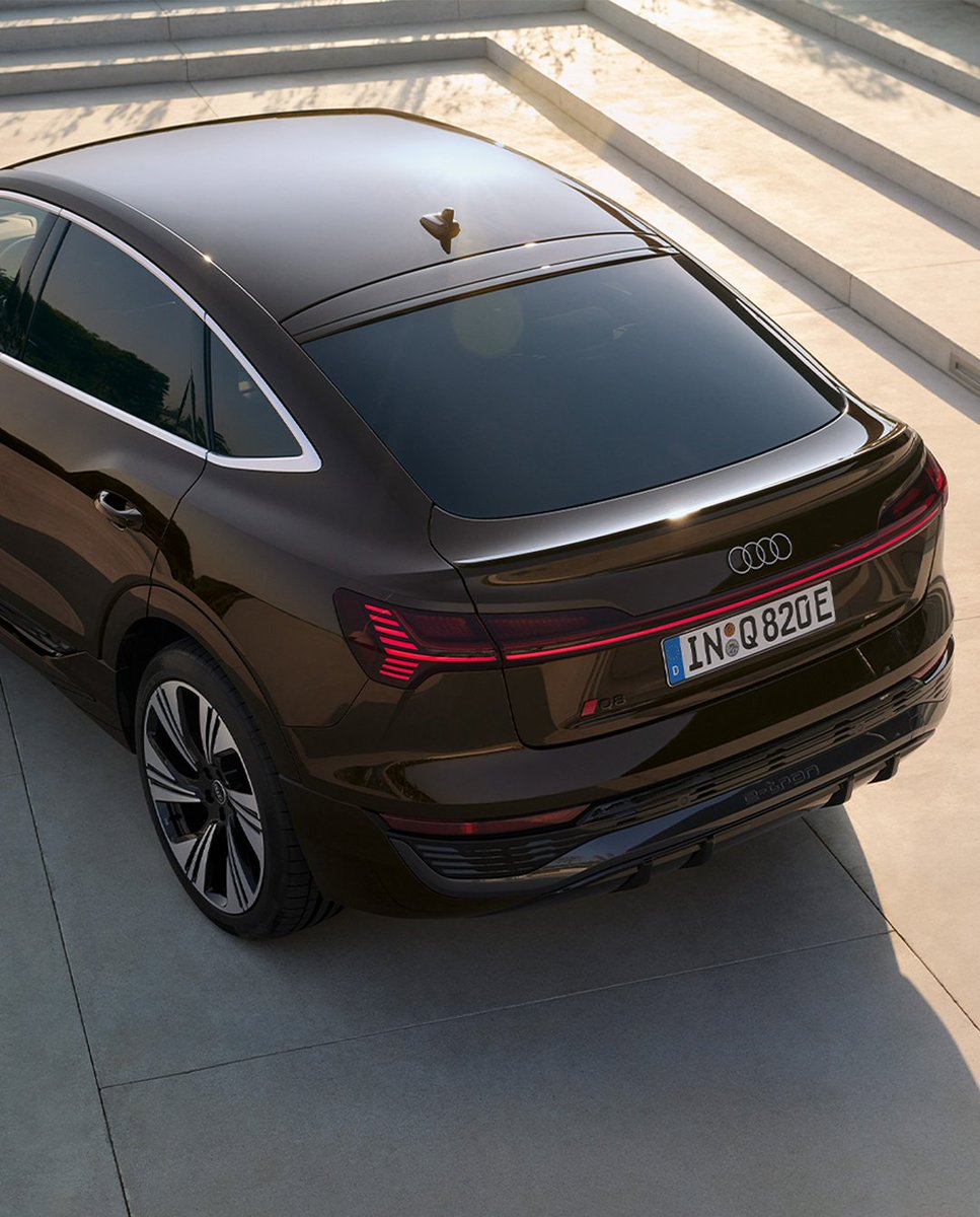 Electric elegance personified. Elaine Welteroth, a journalist, author, and television host, and the fully electric Audi Q8 Sportback e-tron are a perfect match.

Discover more about this duo: 
youtube.com/watch?v=QCS9u_…
#FutureIsAnAttitude #Audi #eMobility #Q8etron #Sportback