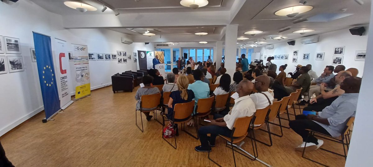 marimba_musica's tweet photo. Lançamento do Livro “Marrabenta: Um Património Cultural Moçambicano” no Camões - Centro Cultural Português em Maputo. 📕🇲🇿
Projeto apoiado pelo PROCULTURA, financiado pela União Europeia, cofinanciado e gerido pelo @camoes_ip
#PROCULTURApaloptl #ueemmoz #camoesip https://t.co/JAbNxJwMH2