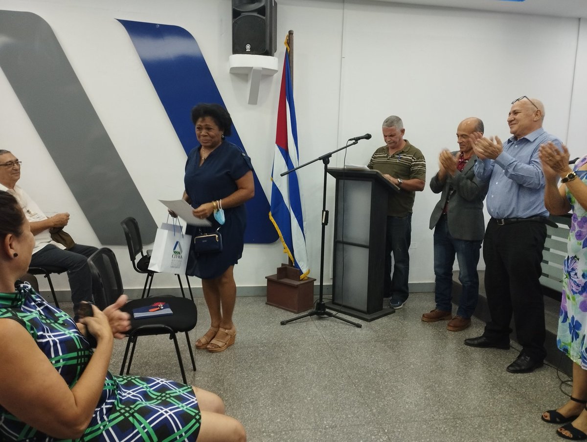 <a href="/citmacuba/">Ministerio de Ciencia, Tecnología y Medio Ambiente</a> reconoce la labor de varias compañeras consagradas a la actividad de la  #Ciencia #Tecnologia #Innovacion  #MedioAmbiente por más de 30 años en el sector.
#DiaInternacionalDeLasMujeres #Cubanas 
<a href="/ElbaRosaPM/">Elba Rosa</a> <a href="/SANTANACITMA/">JOSE FIDEL SANTANA NUÑEZ</a> <a href="/adianez_taboada/">Adianez Taboada</a> <a href="/ArmandoRguezB/">Armando</a> <a href="/cruz_dayamy/">Dayamy Gonzalez Cruz</a>