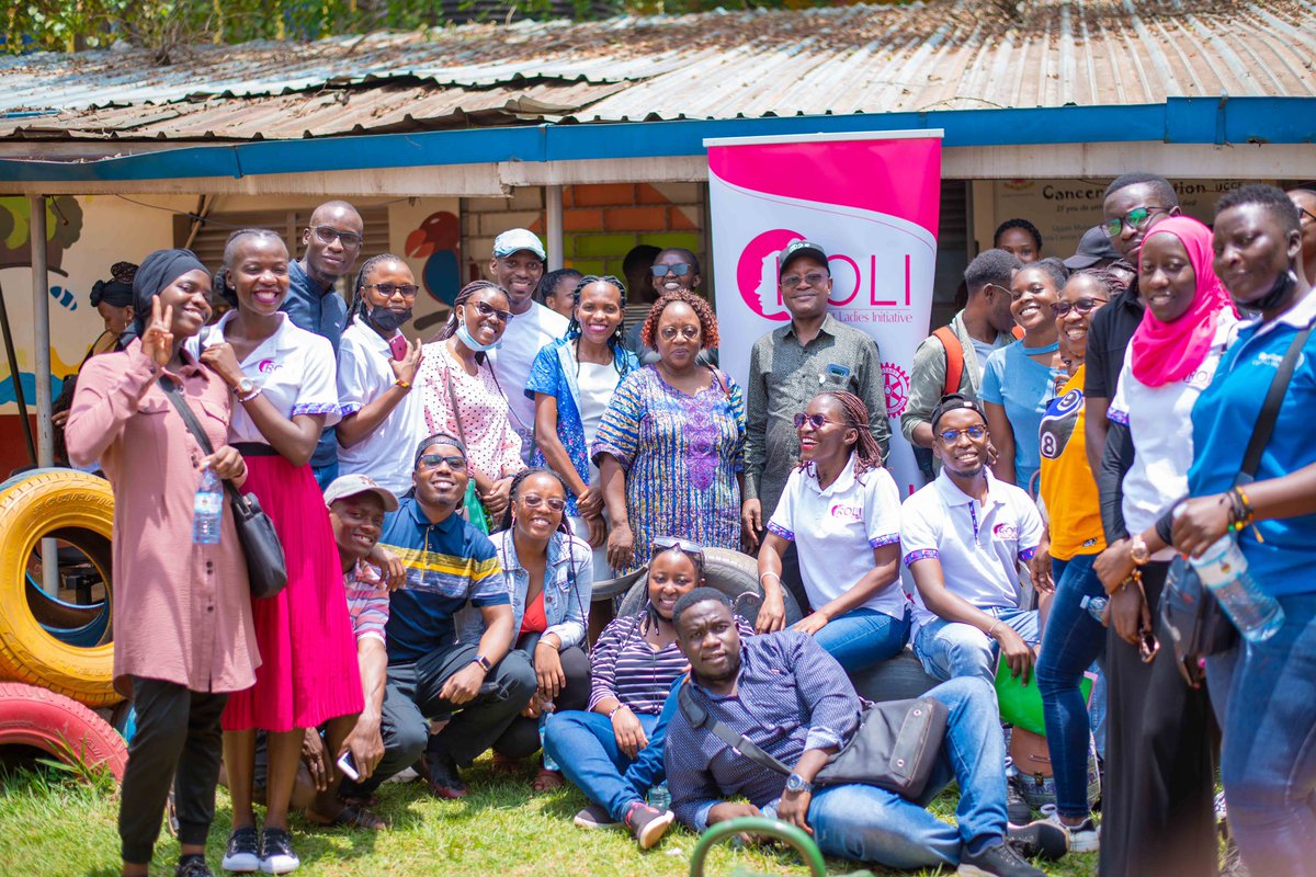 EmmaLukeera's tweet photo. Women’s day well spent with the Rotaract Ladies Initiative @rolid9213 visiting, learning and sharing with the Uganda Child Cancer Foundation.
Rotaract serves to make lives better and create hope in our communities. #JoinRotaract https://t.co/hrMzh6beWS