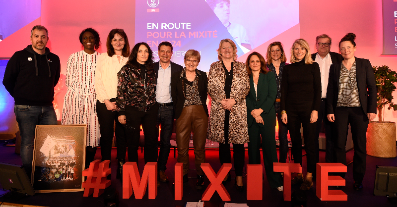 FranceOlympique's tweet photo. Pour conclure la deuxième édition du Colloque en route pour la Mixité en 2024 du #CNOSF, retrouvez le résumé de l'après-midi ! ⤵️