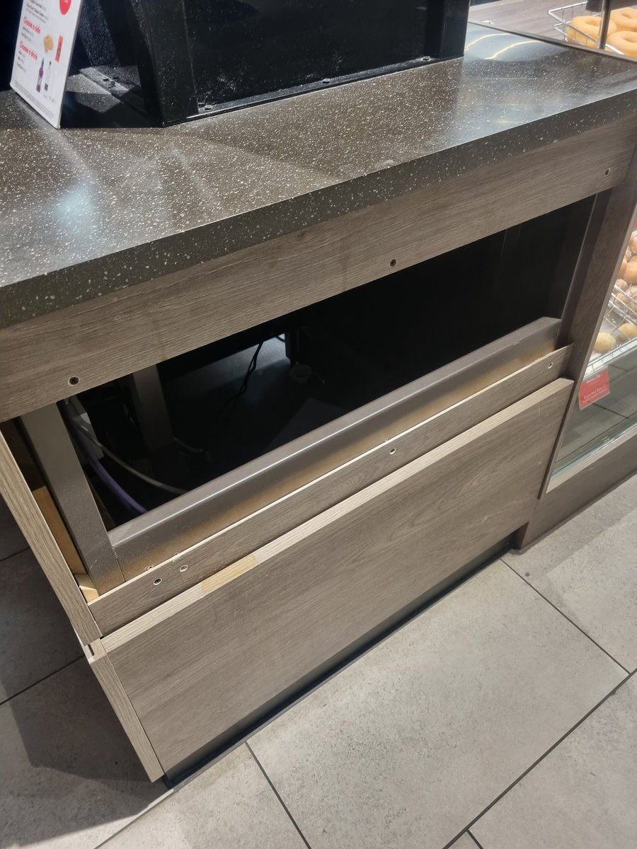 hoyboy1981's tweet photo. @timhortonsuk Need news toes after your unit fell off not secured ouch 😫 😩 https://t.co/YYFD4dv0Ew