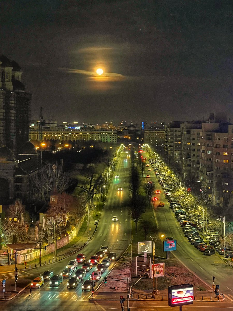 Nighttime in Bucharest. #beautifulcity #onassignment