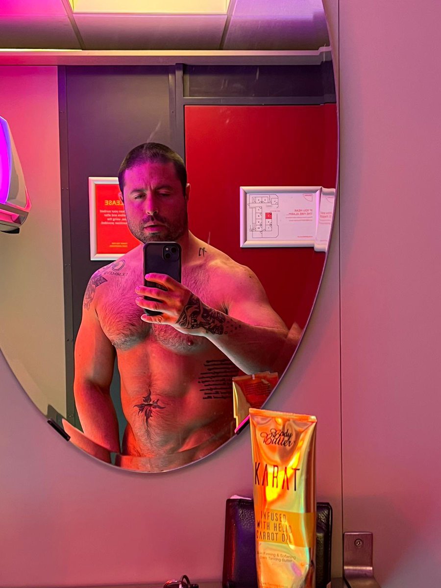 Tattedmuscle001's tweet photo. All about the grind https://t.co/XDDvIZDtcV
