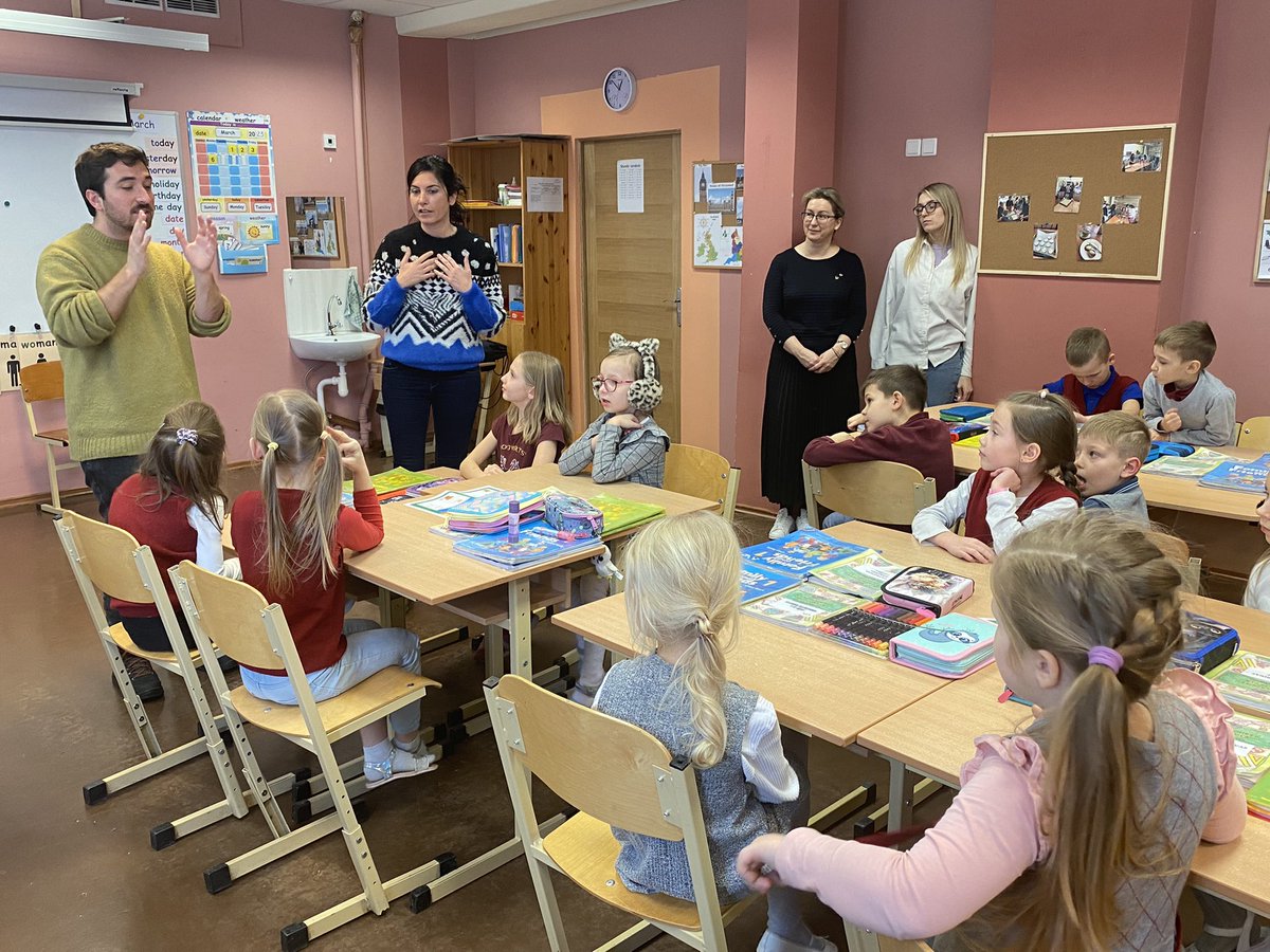 Impartiendo docencia en Riga: CLIL, Cooperative learning, ICT, storytelling como parte de nuestro proyecto Erasmus+. Gracias por la oportunidad y experiencia <a href="/dgalextranjeras/">L.Extranjeras ARAGON</a> <a href="/dgafprofesorado/">F. Prof. Aragón</a> <a href="/sepiegob/">SEPIE</a>