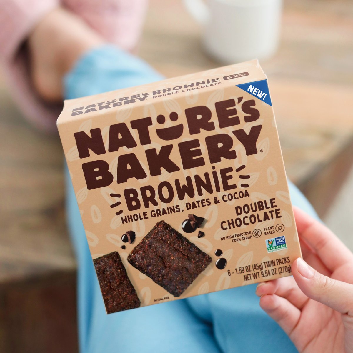 NaturesBakery's tweet photo. When it’s time to unwind, our soft-baked Brownie made with whole grains &amp; rich cocoa is the tasty retreat you need. Brownie bliss achieved! 

Be the first to shop these new fudgy, #DairyFree, #PlantBased, &amp; #NutFree Brownie bars here: https://t.co/NULd3TxODJ https://t.co/YW56bAdC3Y